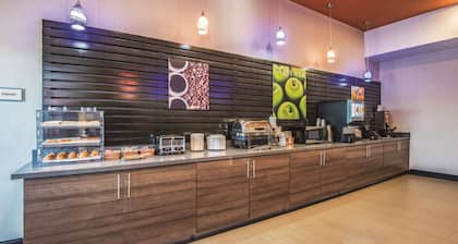 La Quinta Inn & Suites by Wyndham Guthrie