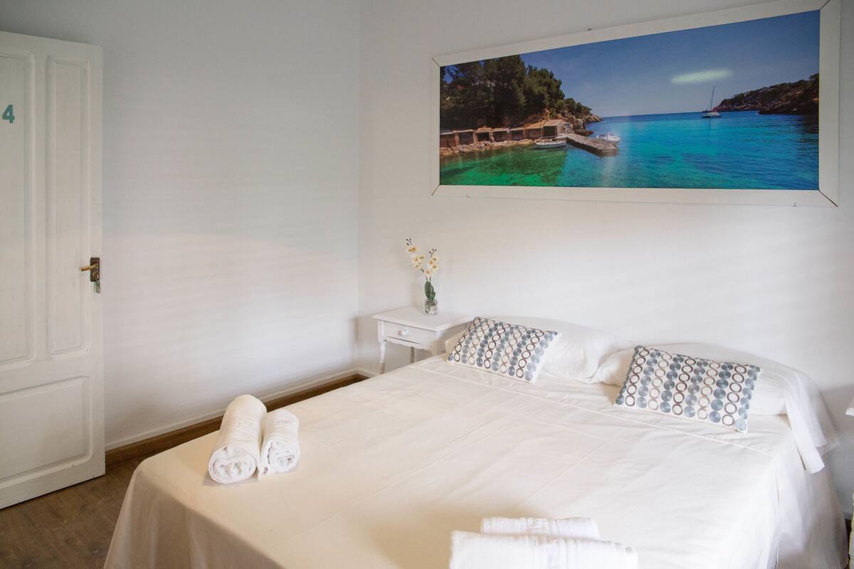 Blackout curtains, free WiFi, bed sheets