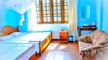 Family Room | 2 bedrooms, desk, iron/ironing board, rollaway beds (surcharge)