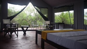 Comfort Tent with A/C | 1 bedroom, premium bedding, desk, bed sheets - Elephant Lake Yala (Thissamaharama)