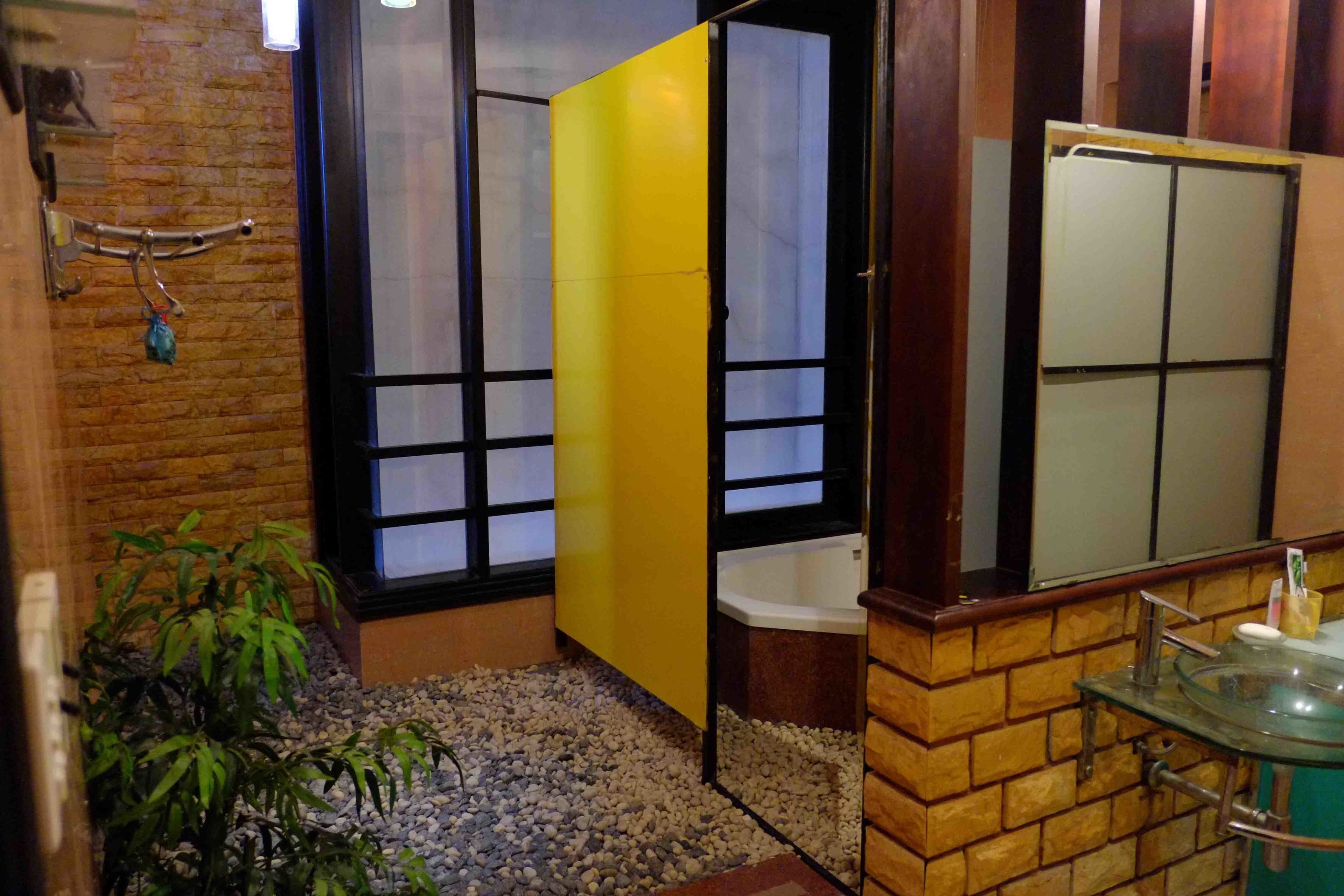 Quarto casal econômico (Shared Bathroom) | Banheiro | Chuveiro, toalhas de banho