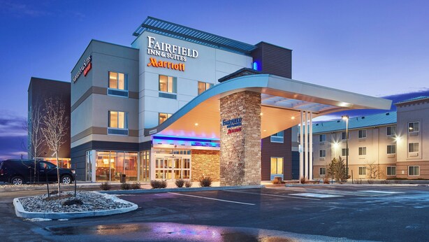 A Fairfield Inn & Suites by Marriott hotel with a modern design, featuring a prominent entrance and a well-lit facade. - Fairfield Inn & Suites Rawlins (Rawlins)