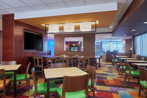 Free daily buffet breakfast  - Fairfield Inn & Suites Rawlins (Rawlins)