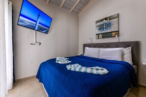 Pool side Studio Deluxe with Loft  | เครื่องนอนระดับพรีเมียม, เตียง Select Comfort, ตู้นิรภัยในห้องพัก