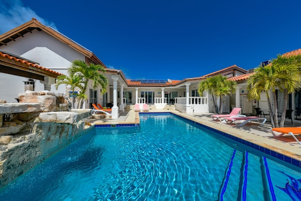 2 outdoor pools, sun loungers