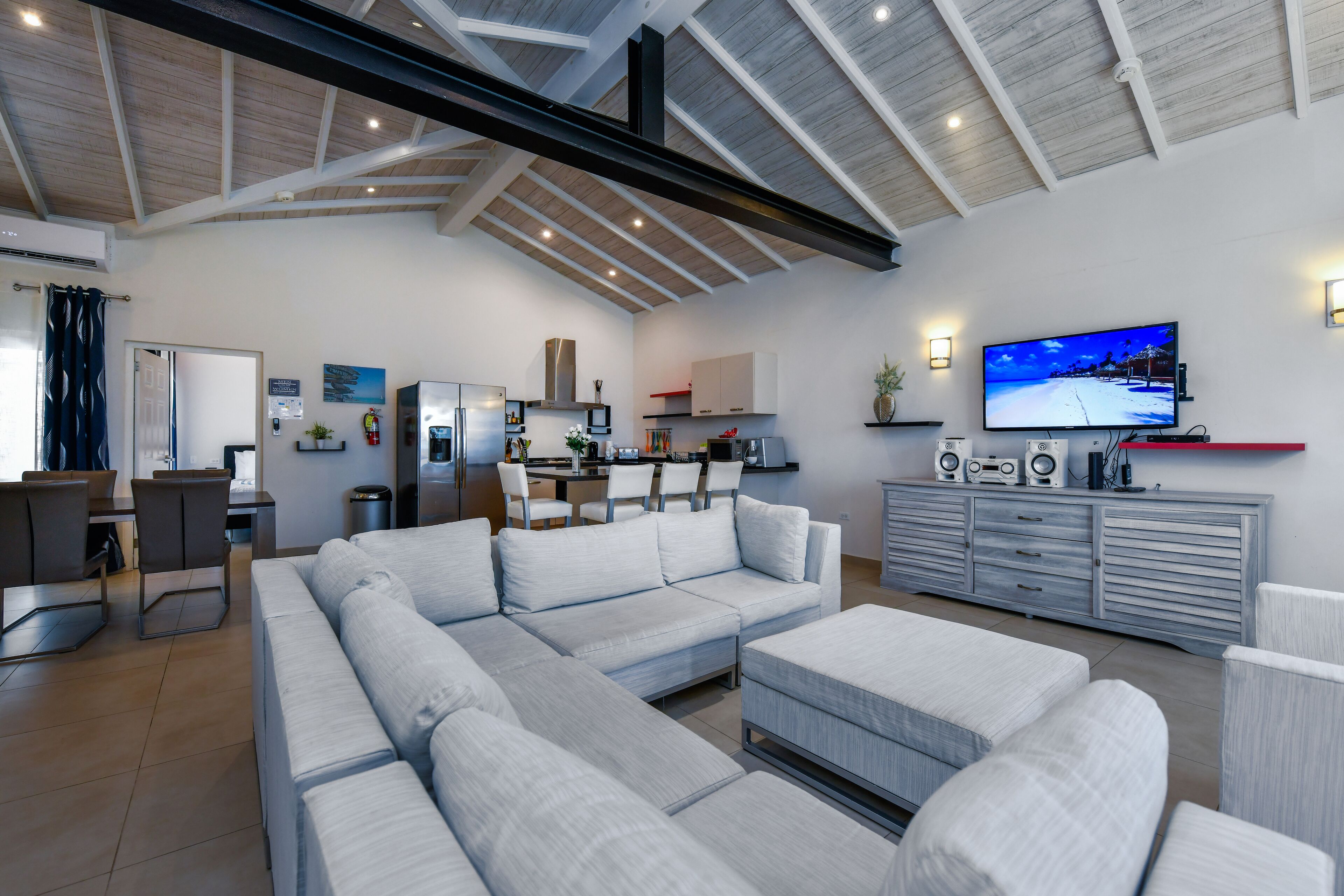 Pool side Villa 2 with private Garden Hot Tub XXL  | Living room