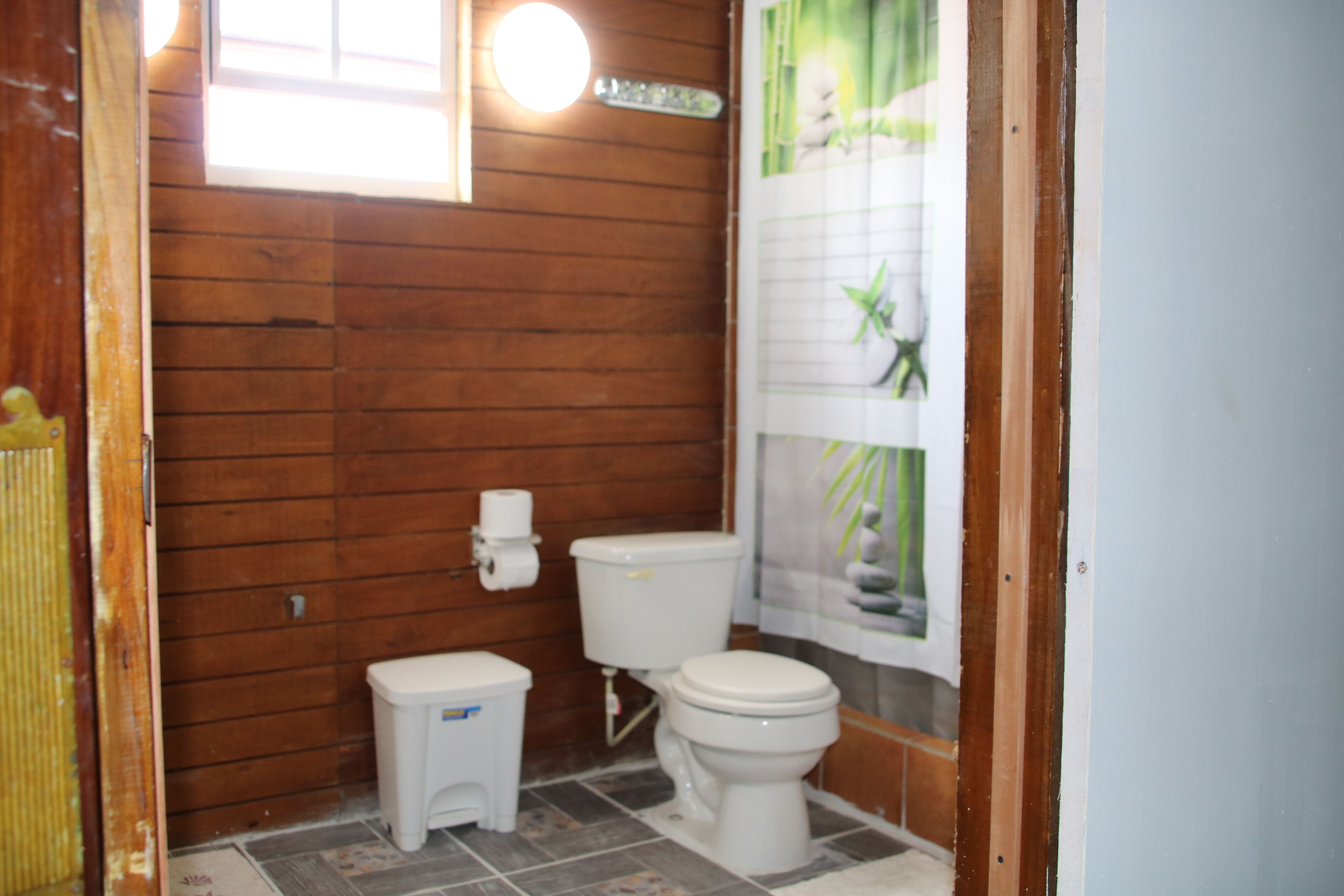 family suite, sea view from in and outside the room, top floor | bathroom | shower, towels