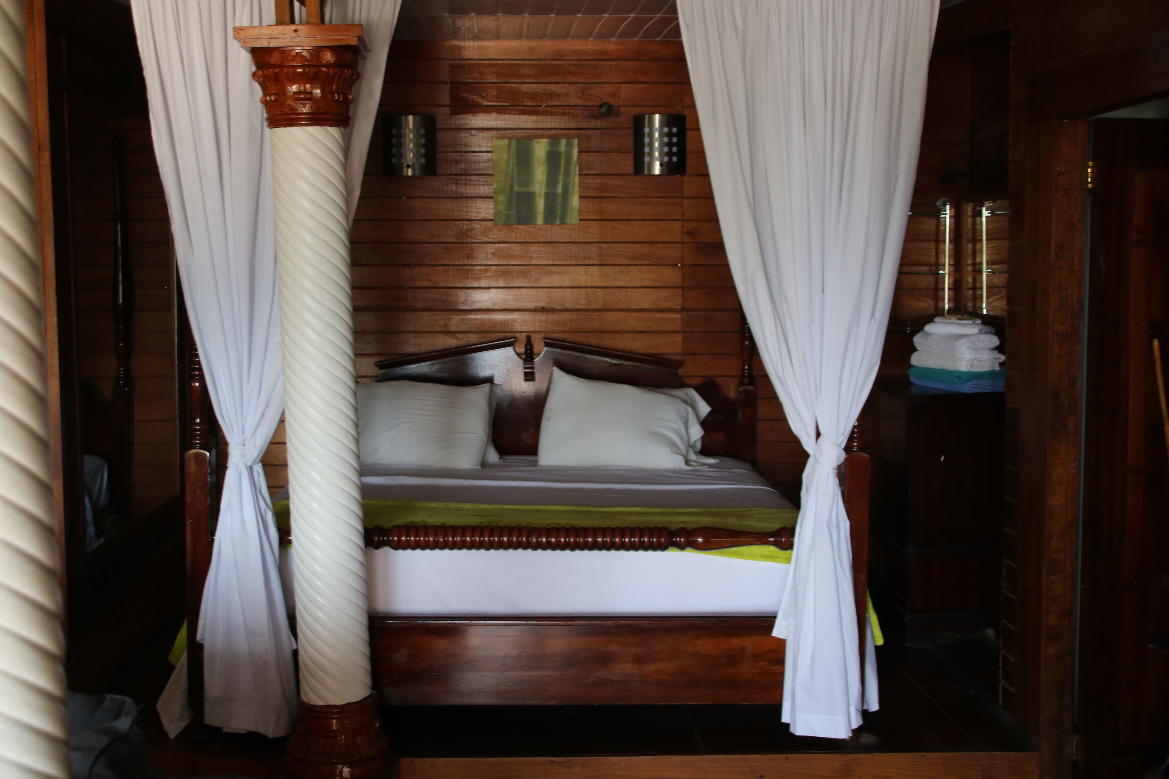 family suite, sea view from in and outside the room, top floor | in-room safe, bed sheets