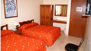 Habitación doble estándar | Escritorio, tabla de planchar con plancha y wifi gratis