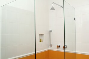 Bathroom shower - La Casa de Maria (Oaxaca)