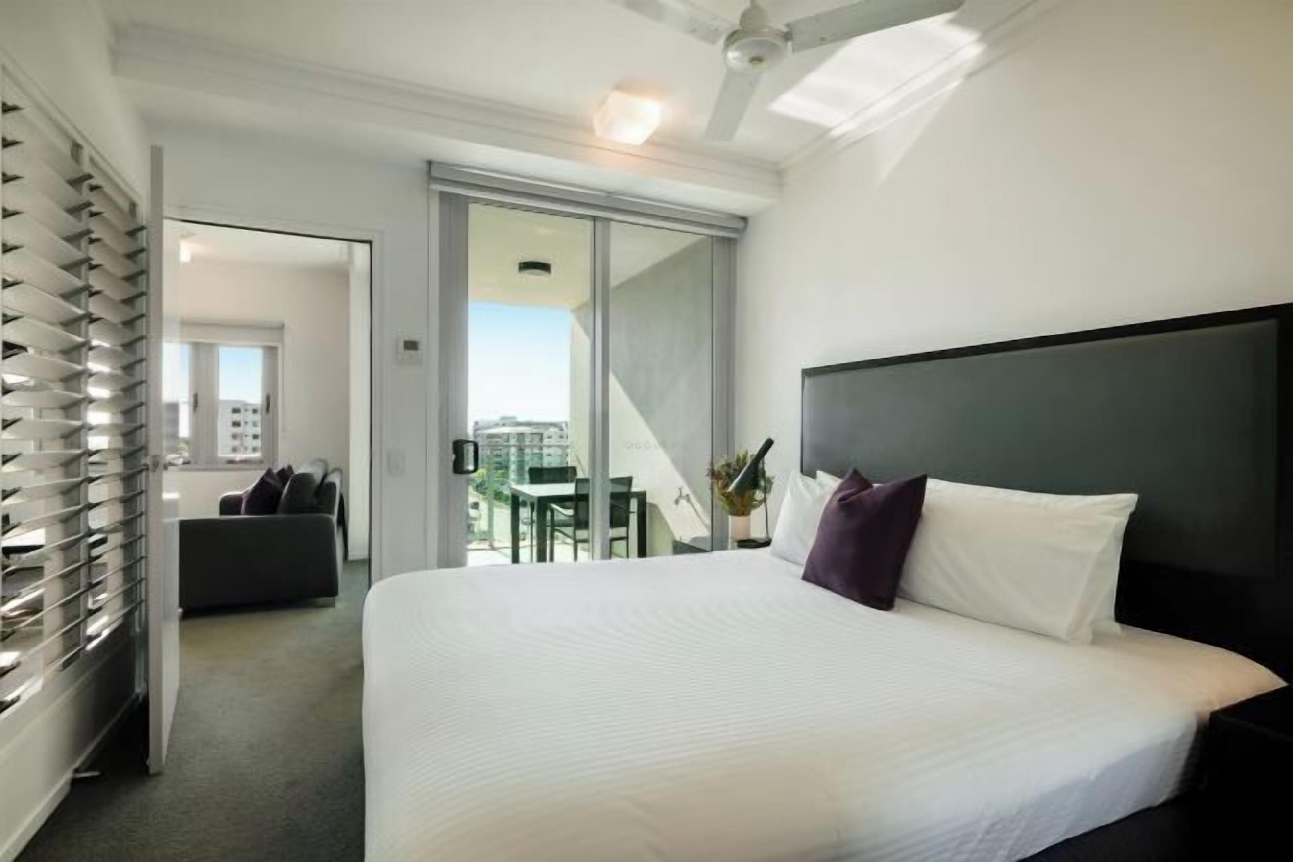 Premium bedding, in-room safe, desk, laptop workspace