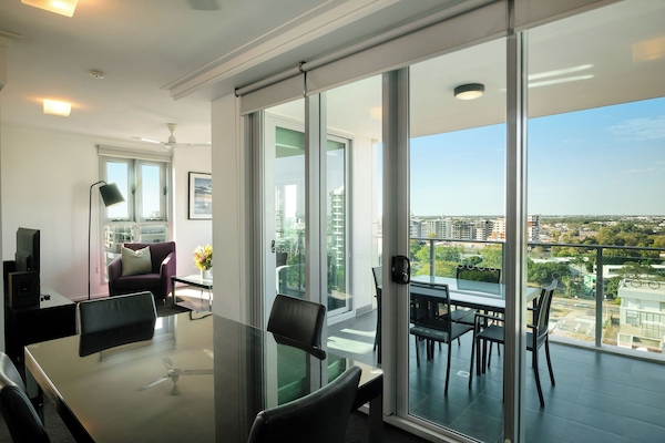 1 Bedroom Executive Apartment | Premium bedding, in-room safe, desk, laptop workspace