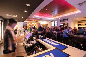 Sports bar - H on Mitchell Apartment Hotel (Darwin)