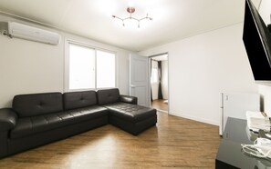 Family Premium Room | Living area | 50-inch flat-screen TV with cable channels, TV, first-run films - Busan View Hotel Busan Station (Busan)