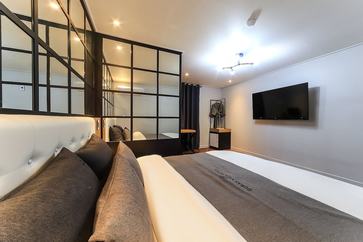VIP Extra Large Room | Down comforters, in-room safe, individually decorated