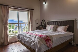 Quarto casal, vista para a montanha | Cortinas blackout, Wi-Fi de cortesia, roupa de cama