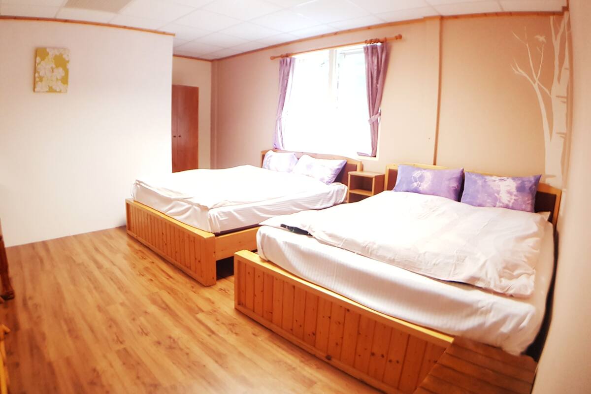 Habitación estándar con 2 camas individuales | Cortinas blackout, wifi gratis y ropa de cama