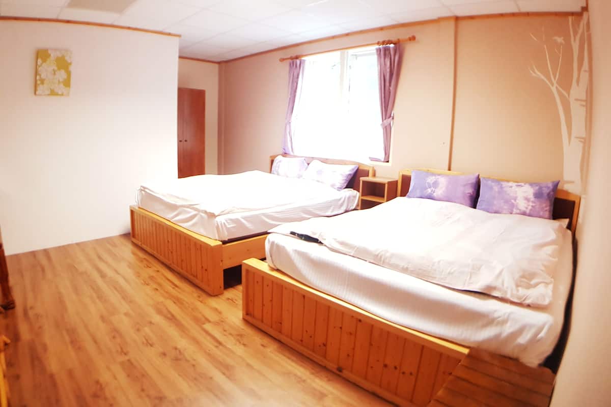Habitación estándar con 2 camas individuales | Cortinas opacas, wifi gratis, ropa de cama