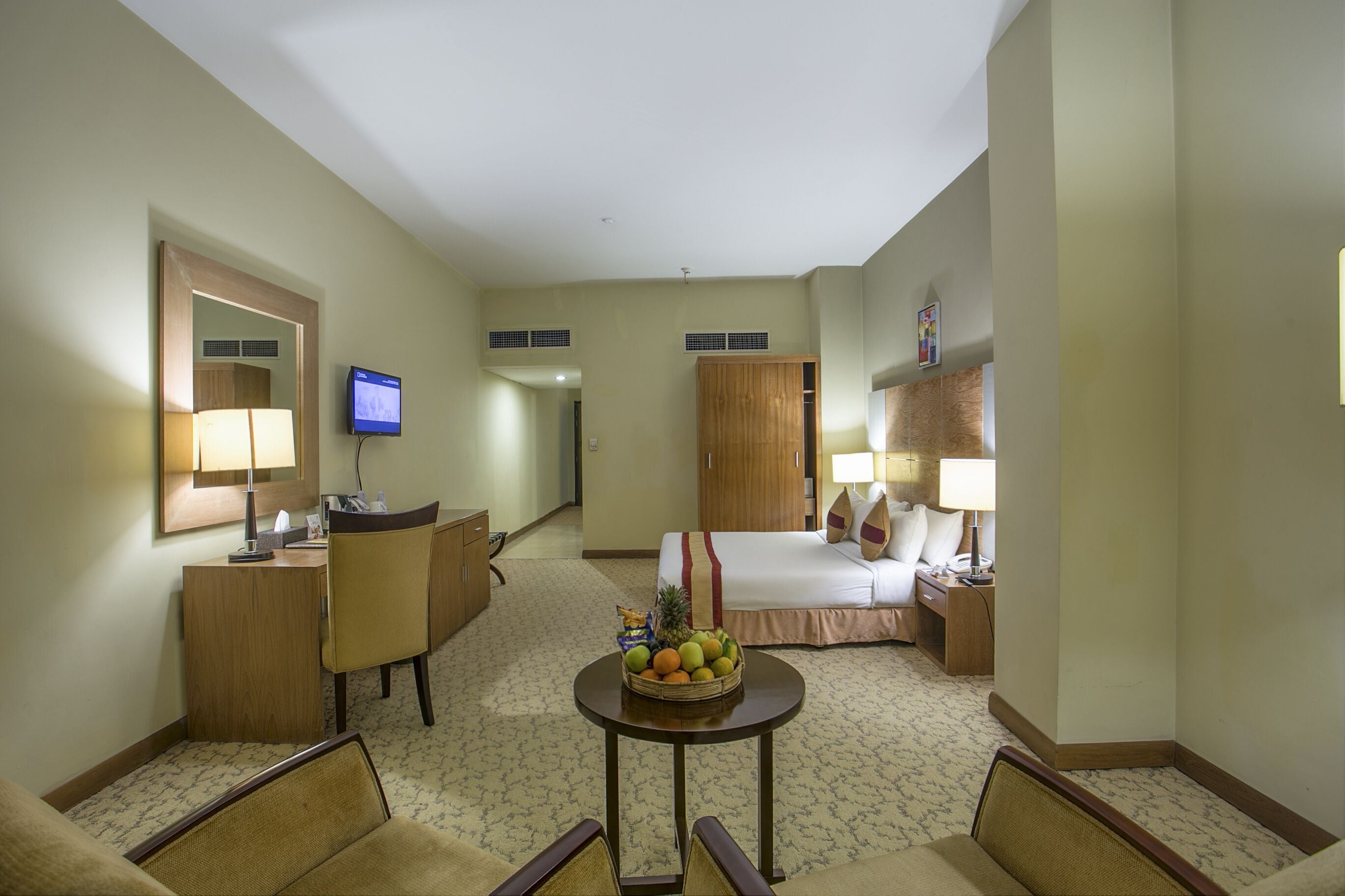 ロイヤル スイート ダブルベッド 1 台 喫煙可 シティビュー | リビングルーム | 薄型テレビ