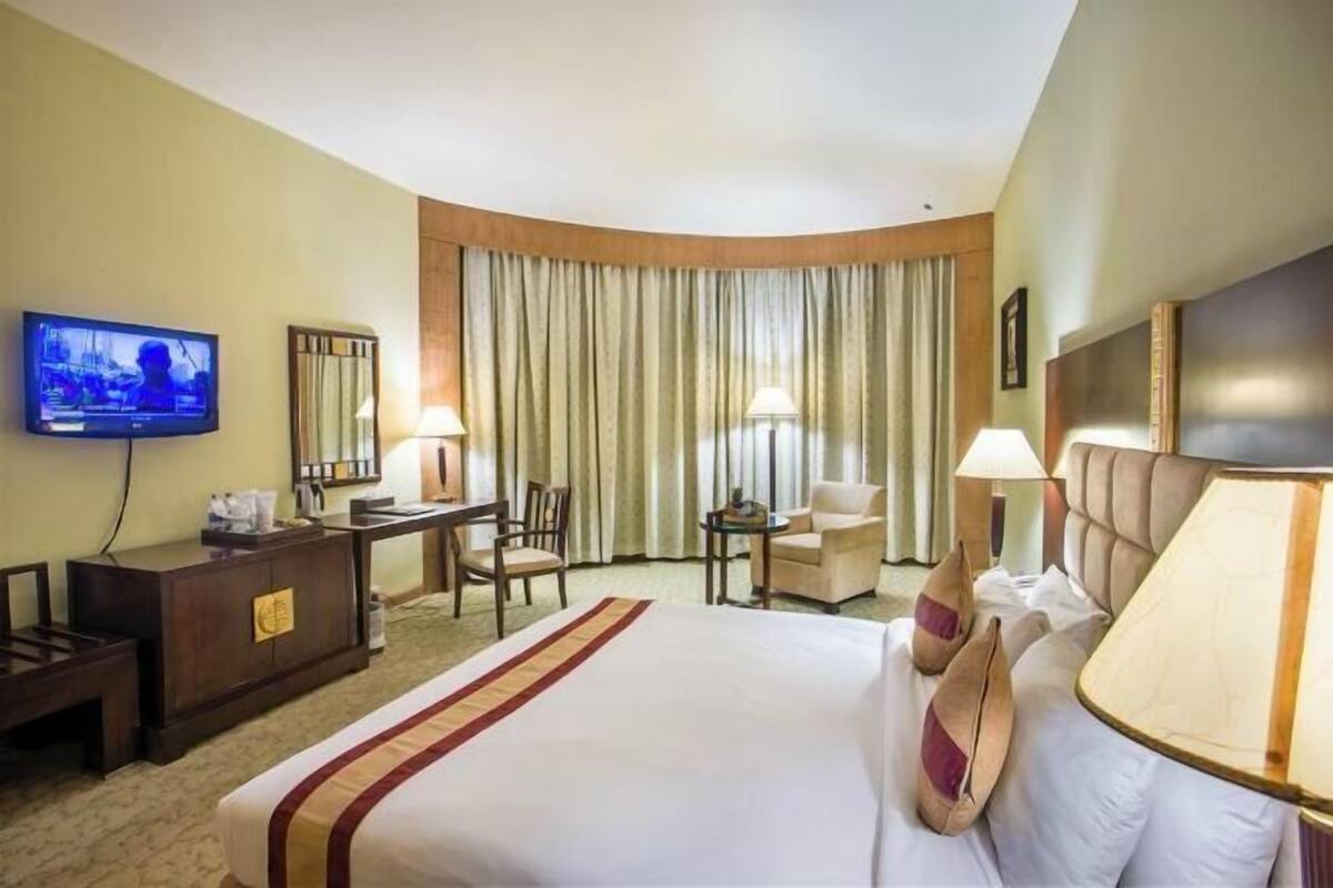 1 bedroom, premium bedding, free minibar items, in-room safe