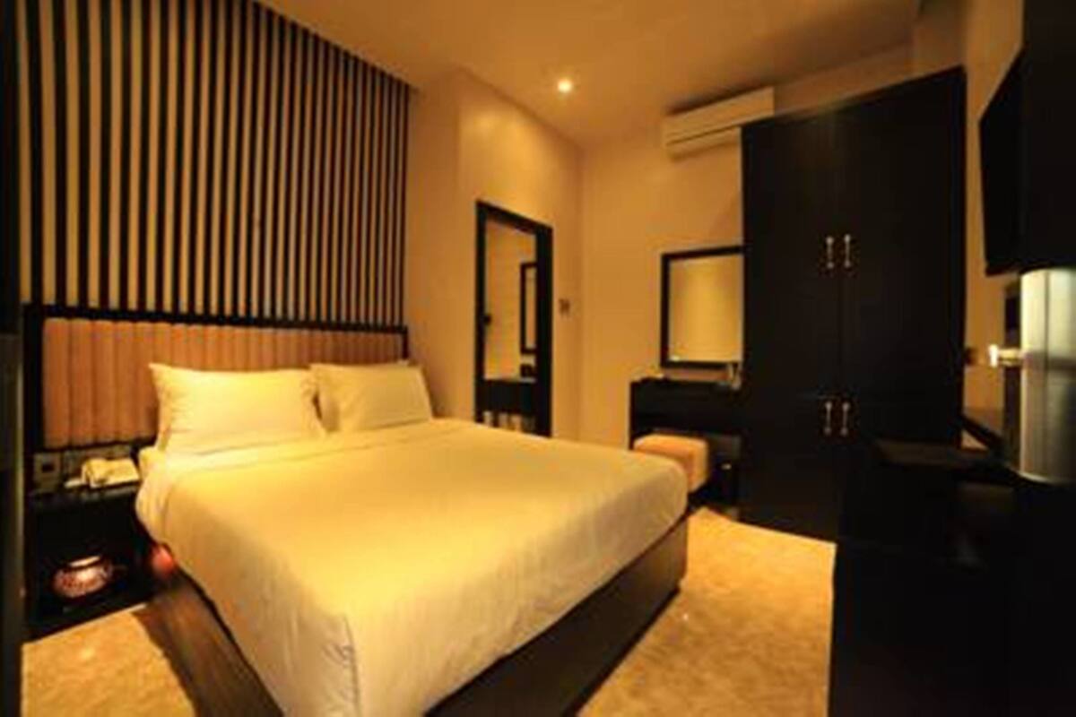 Standard Room | Minibar, in-room safe, WiFi (free)