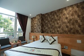 Minibar, desk, soundproofing, free WiFi - Quoc Thien Hotel (Da Nang)