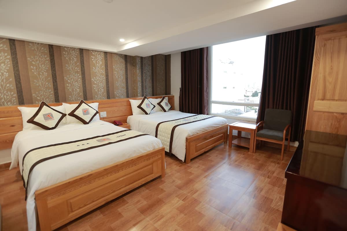 Minibar, desk, soundproofing, free WiFi