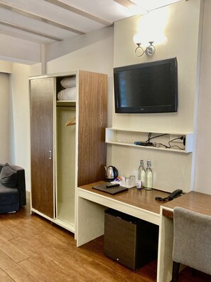 Superior kamer, 1 kingsize bed met slaapbank, balkon, uitzicht op vallei | Luxe beddengoed, donzen dekbedden, een bureau, een laptopwerkplek