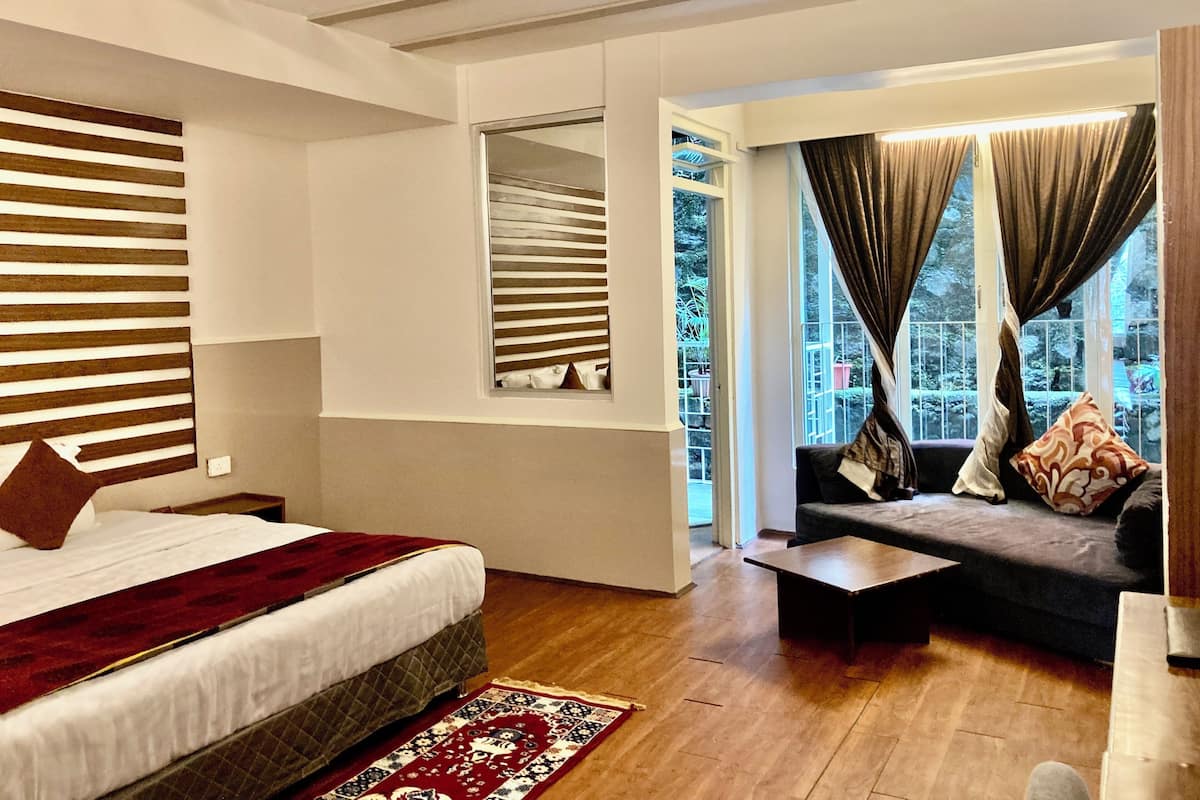 Premium bedding, down comforters, desk, laptop workspace