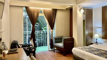 Executive Room, 1 King Bed, Non Smoking, Balcony