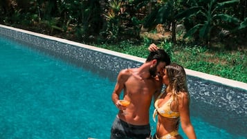 Pool Suite | Service champagne