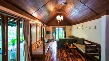 Two Bedroom Bungalow with Plunge Pool | Khu phòng khách | TV màn hình phẳng 32-inch có truyền hình vệ tinh, TV