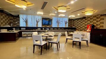 Free daily buffet breakfast