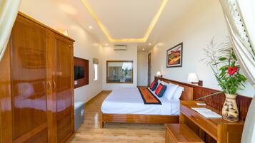 Kamar Double Panorama, pemandangan danau | Selimut bulu angsa, minibar, meja kerja, dan kedap suara