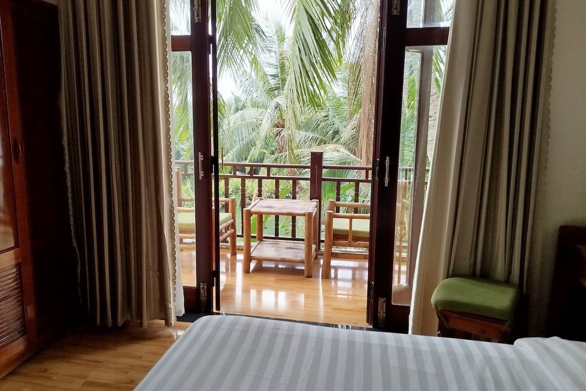 Phòng đôi có tầm nhìn toàn cảnh | Chăn bông, minibar, bàn, phòng cách âm