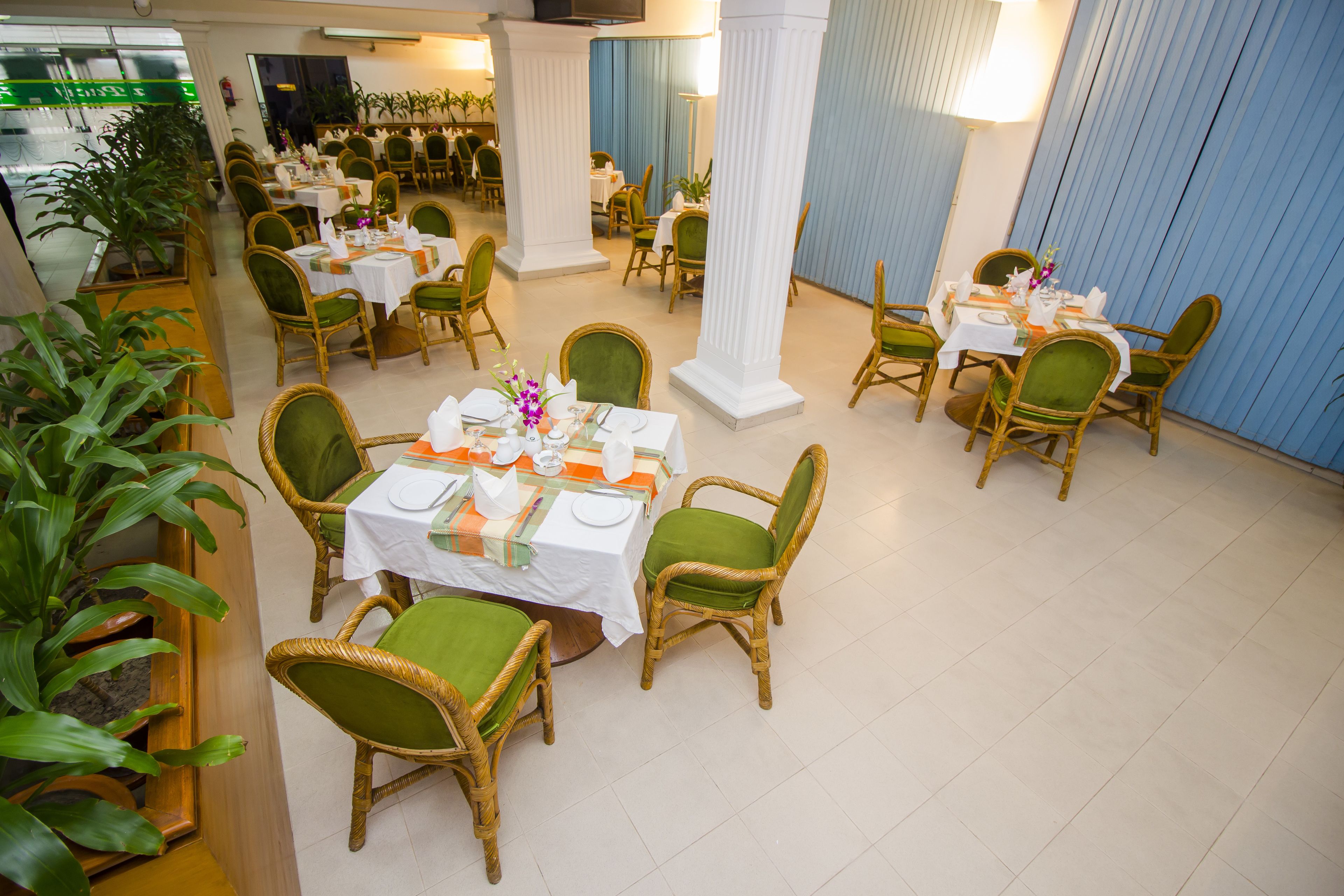 Free buffet breakfast 