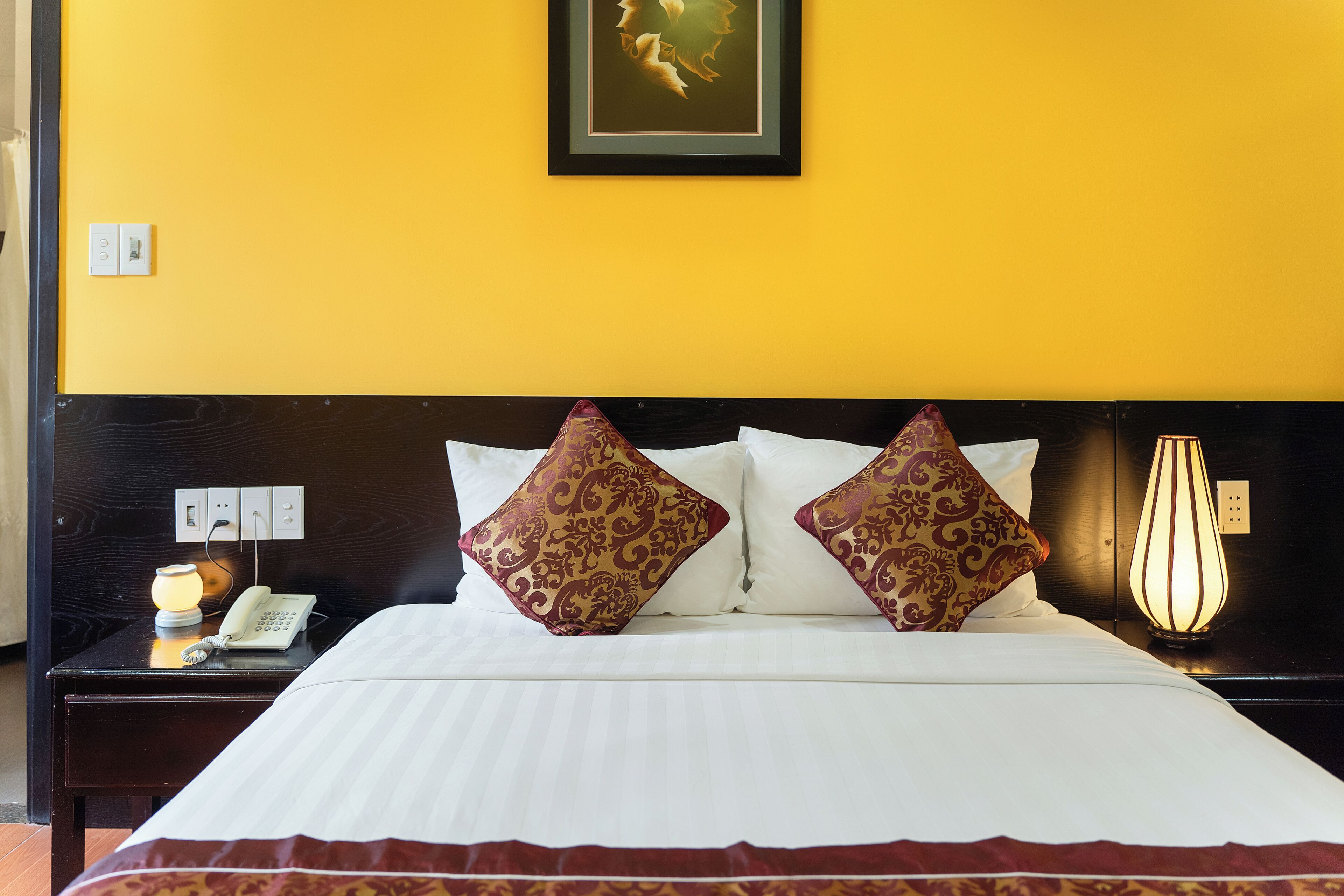 deluxe double room | in-room safe, desk, laptop workspace, soundproofing