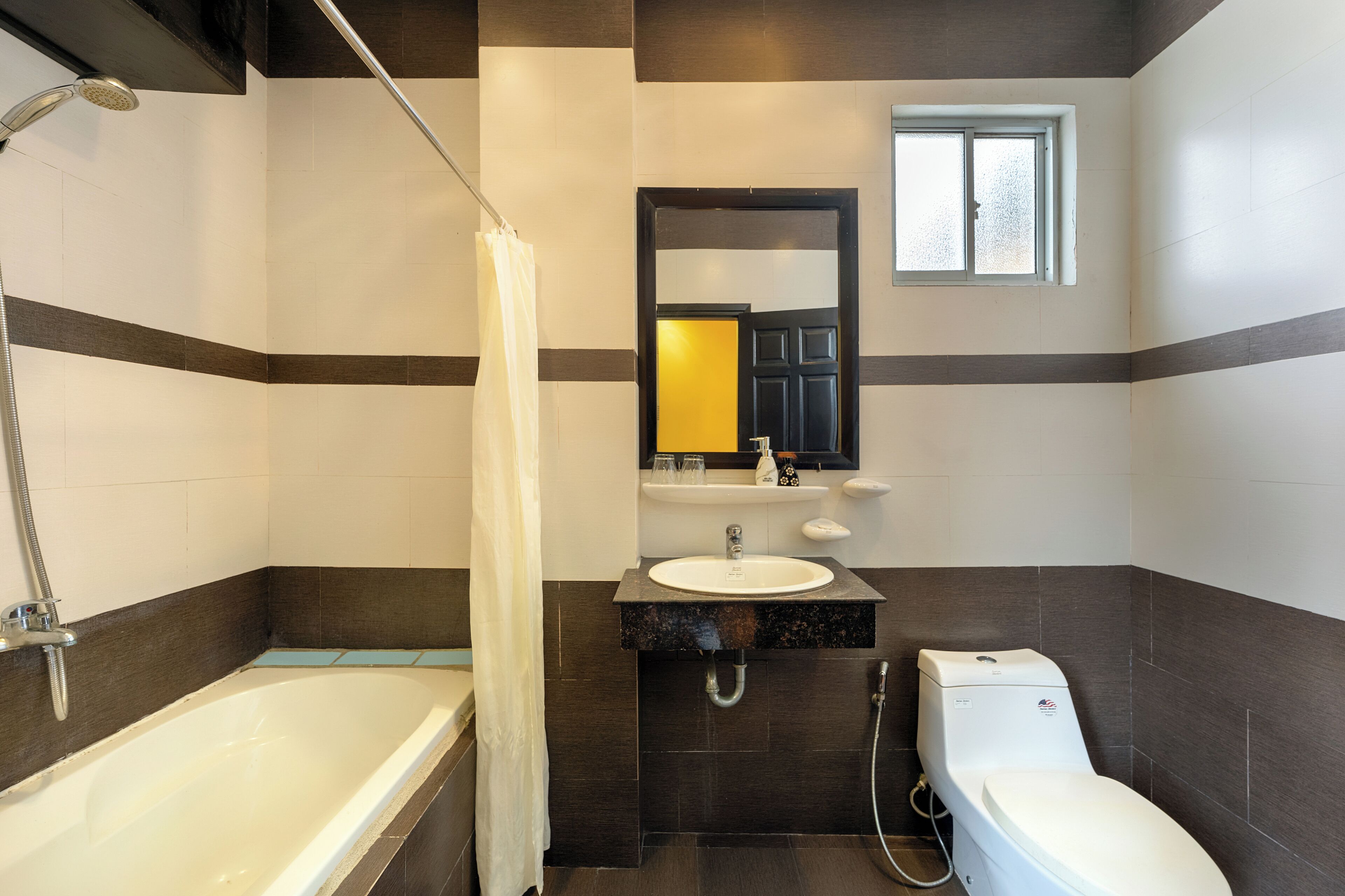 deluxe double room | bathroom | free toiletries, hair dryer, slippers, towels