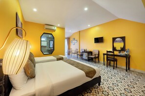 In-room safe, desk, laptop workspace, soundproofing - Golden Bell Homestay (Da Nang)