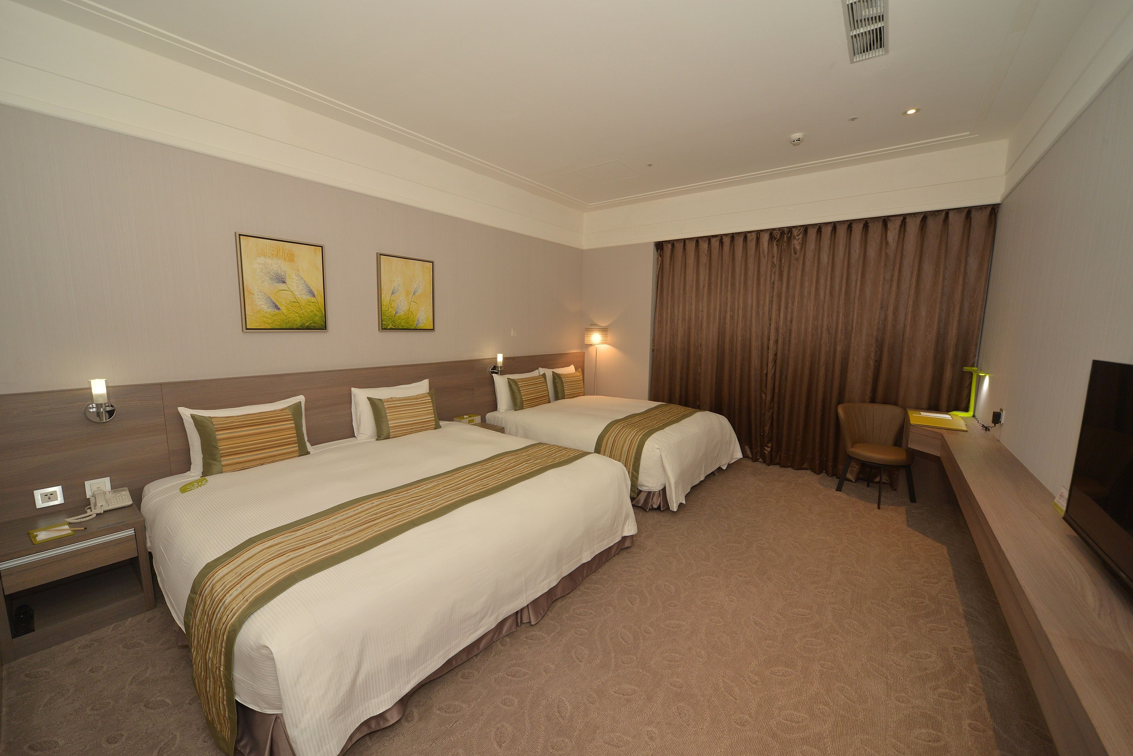 quadruple room, no windows | premium bedding, in-room safe, desk, laptop workspace