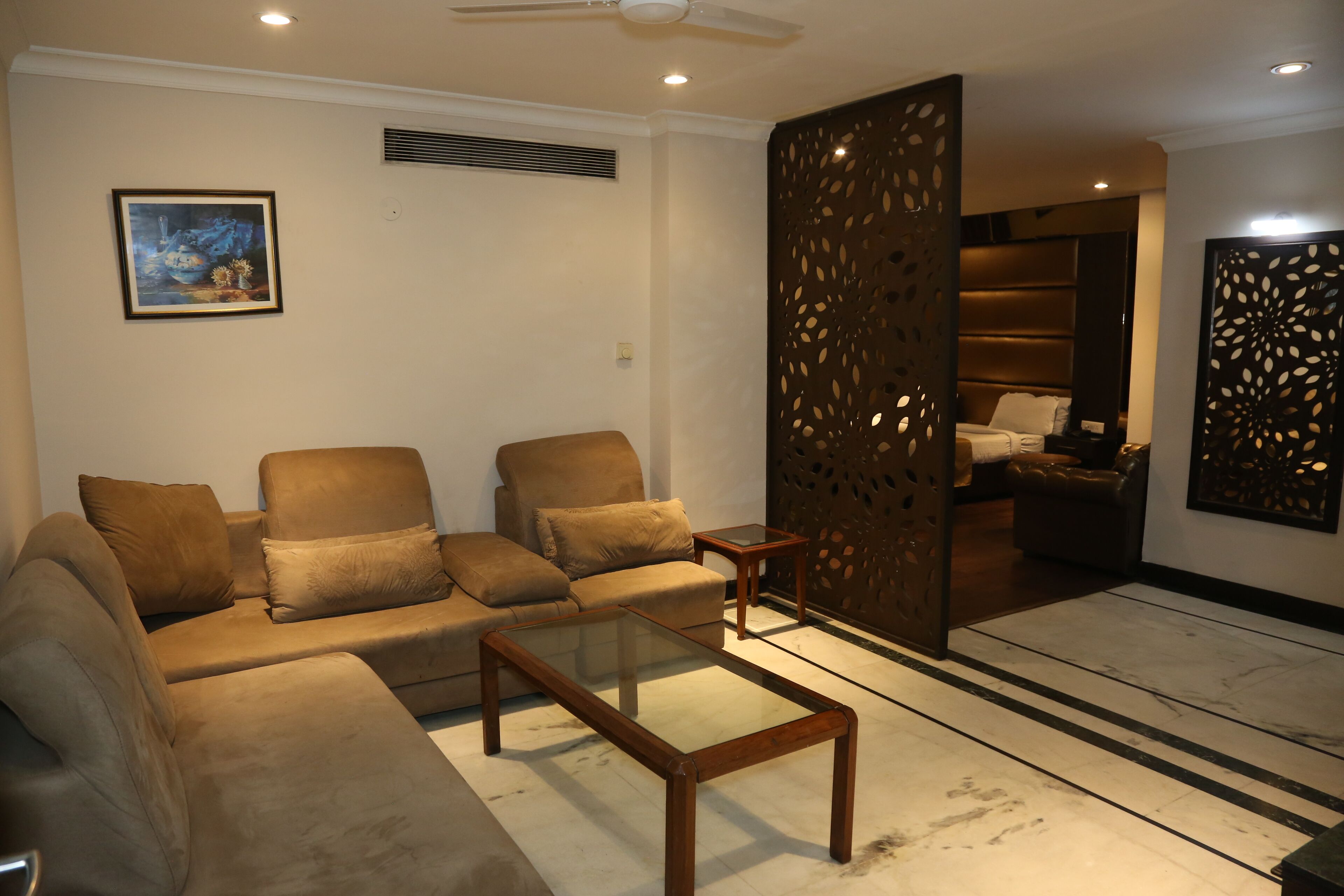 Presidential Room | Iron/ironing board