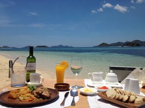 Food and drink - Isla Expeditions (El Nido)