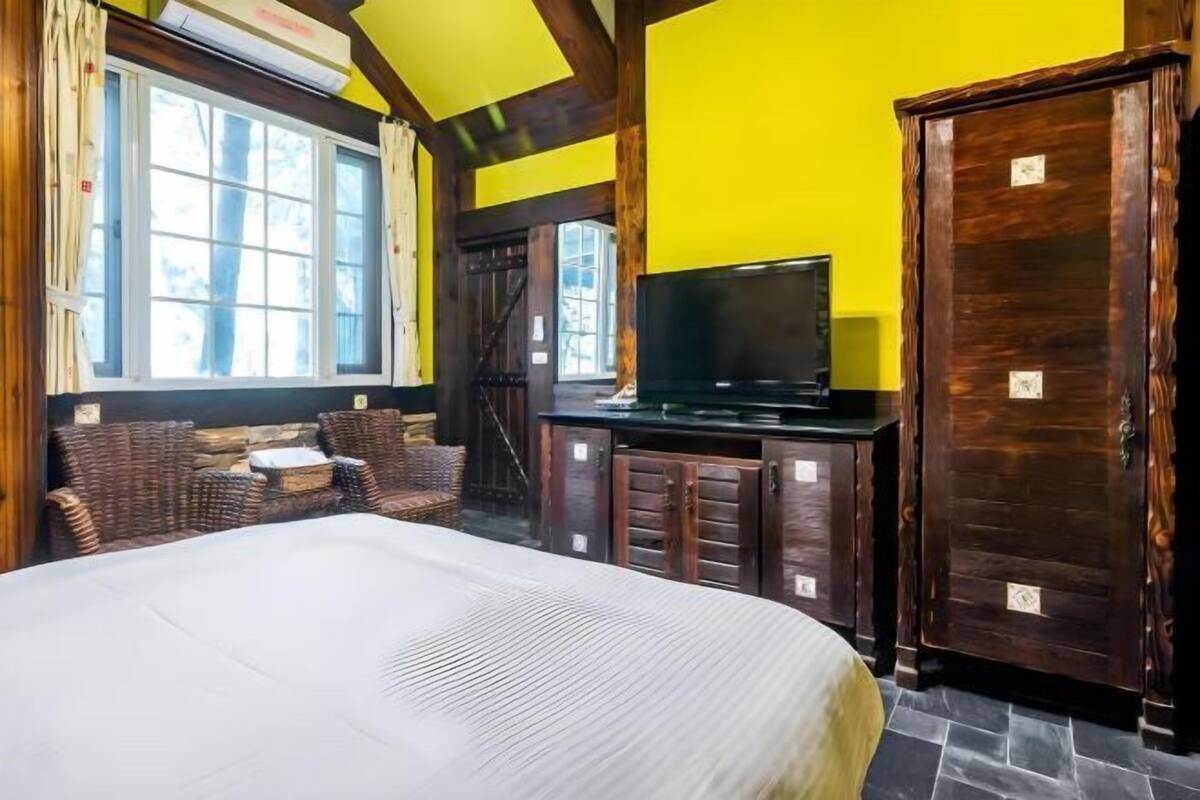 1 bedroom, blackout curtains, rollaway beds, free WiFi