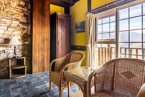 Deluxe Double Room, Lanai (27.37) | Blackout curtains, rollaway beds, free WiFi, bed sheets - Provence Rose Lodge in Ching Jing (Ren'ai)