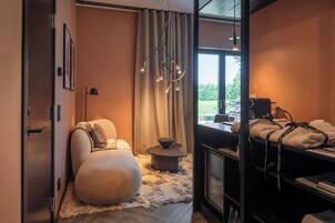 Escritorio, cortinas blackout, wifi gratis y ropa de cama 