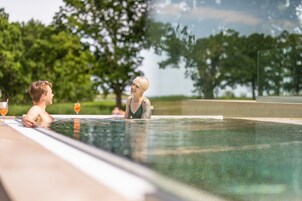 Sauna, steam room, body treatments, hydrotherapy, aromatherapy