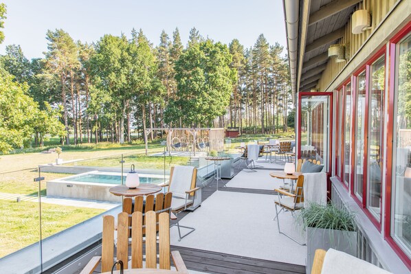2 indoor pools, outdoor pool