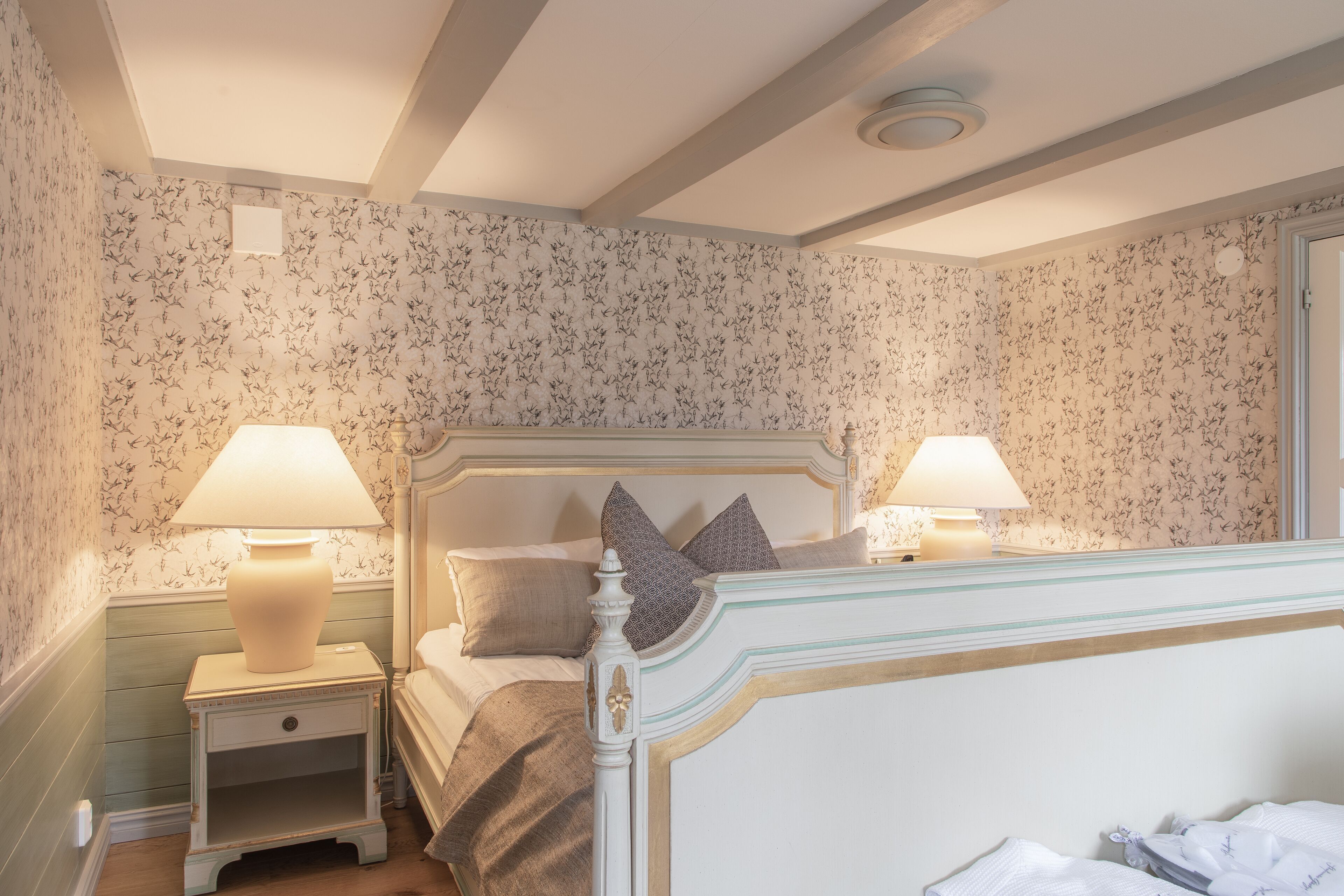 Escritorio, cortinas blackout, wifi gratis y ropa de cama 