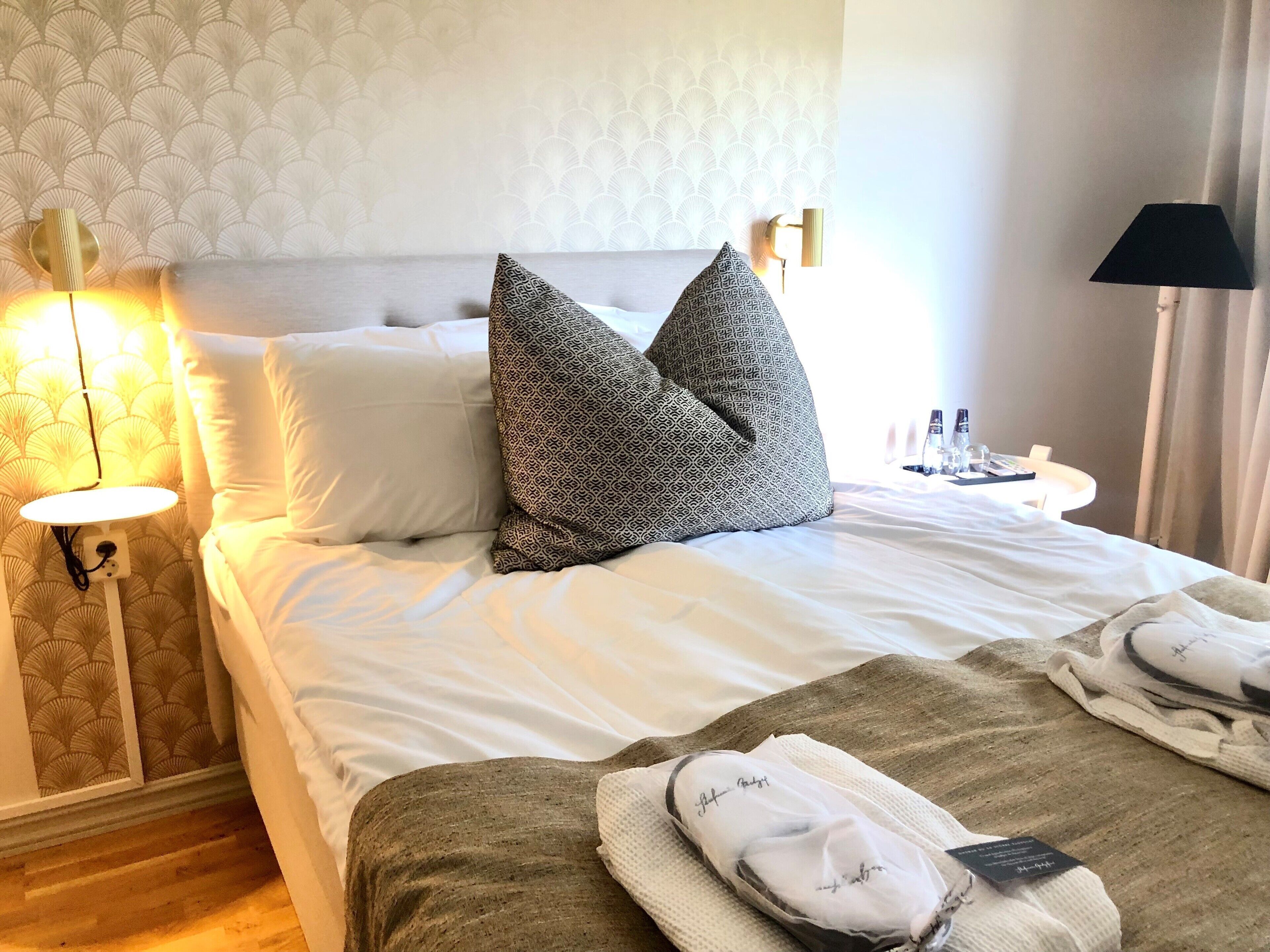 Escritorio, cortinas blackout, wifi gratis y ropa de cama 