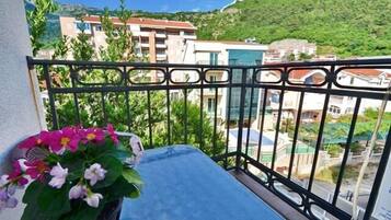 Standard Studio, Kitchen, City View (Teracce) | Terrace/patio